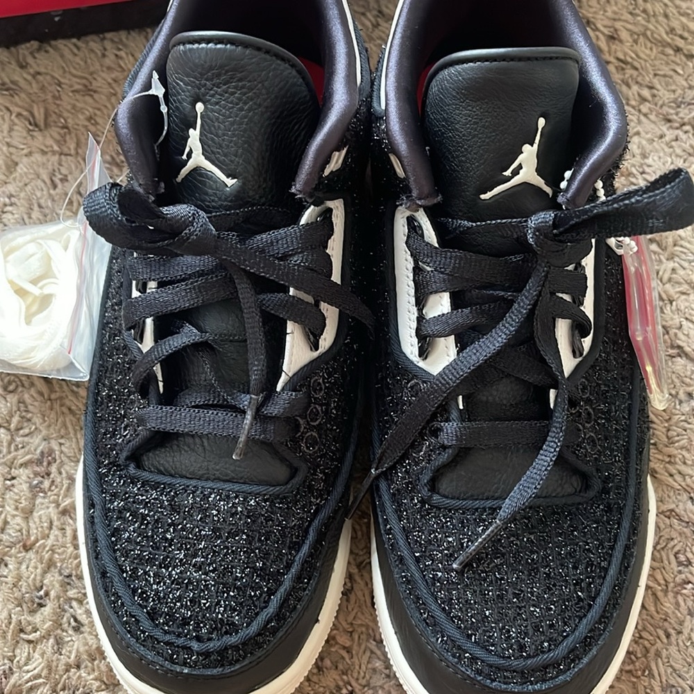 Air Jordan 3 Retro Awok Vogue Edition Sneakers 8.5 - Picture 9 of 13